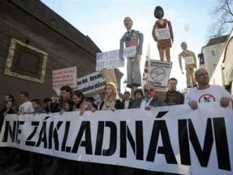 В Праге запретили митинговать против ПРО во время визита Обамы
