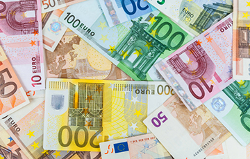 Евро вырвался вперед на торгах в Беларуси