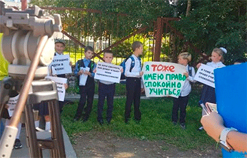 На Сахалине третьеклассники вышли на пикеты