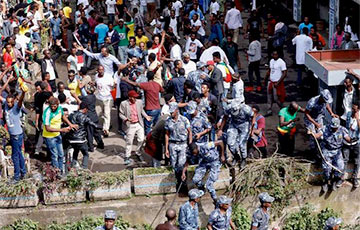 В Эфиопии неизвестный атаковал с гранатой премьер-министра