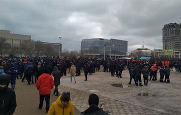 В Актау силовики перешли на сторону протестующих.