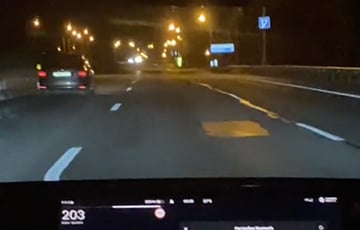 «Догоняйте»: в Минске водитель разогнался до 200 км/ч и обратился к ГАИ