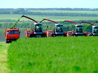 Беларусь напечатает $1,4 млрд. ради поддержки села и сельхозмашиностроения