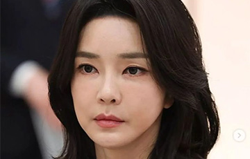 Первая леди Южной Кореи удивила пользователей сети молодым внешним видом