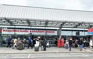 Беларусы летели в Варшаву, а неожиданно приземлились в Минске