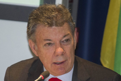 Президент Колумбии приказал приостановить авианалеты на базы FARC