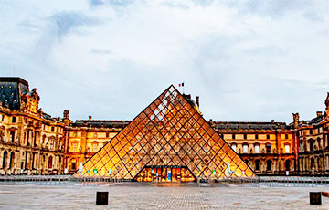 Лувр в Париже временно закрыли