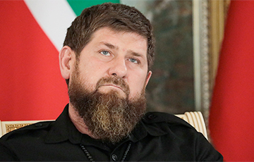 Загадочные часы и опека врача: в Чечне показали странное видео с Кадыровым