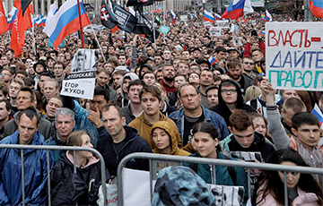 На митинг российской оппозиции в Москве пришли боле 25 тысяч человек