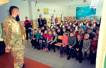 Белорусский доброволец встретился с украинскими школьниками
