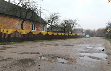 Жители Дрогичина - Лукашенко: Мы не заслужили в старости хороших дорог и 160 метров асфальта?