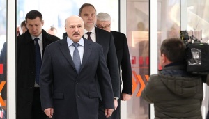 Лукашенко - об очередях на операции, зарплате медиков и коррупции в здравоохранении