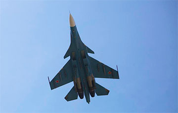В небо над Беларусью по тревоге поднят самолет Су-30СМ