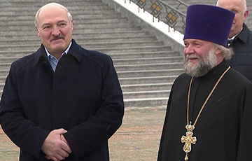 Три момента, которые удивляют в выступлении духовника Лукашенко