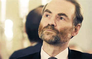 Британский профессор Хартон: Демократия может быть угнетена, но она не закончилась