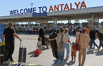 Московитские туристы опозорились, пытаясь украсть из отеля в Турции 35 кг еды