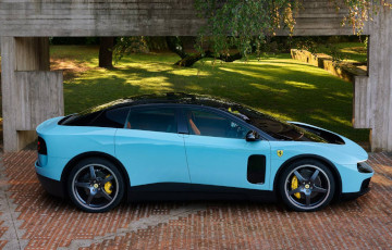 Первый электромобиль Ferrari раскупили вопреки волне критики