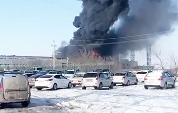 Под Ростовом после взрыва горит первый в Московии полиэфирный завод