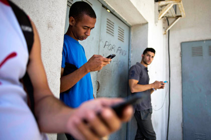 США попытались бороться с кубинским режимом при помощи соцсети
