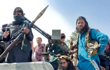 Талибы запретили вывозить доллары из Афганистана
