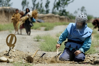 В Афганистане неизвестные боевики похитили 19 саперов