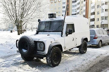 В Минске заметили редкий бронированный Land Rover со странными номерами