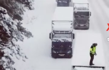 Из-за снегопада на границах Беларуси с ЕС транспортный коллапс