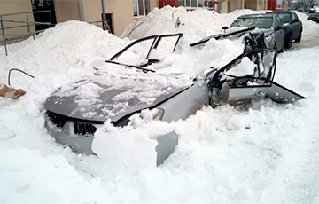 В Витебске упавший с крыши снег повредил авто, но оштрафовали владельца