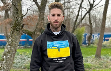 Звездный футболист ПСЖ призвал поддержать украинских беженцев