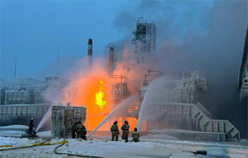 СМИ: В резервуарах Усть-Луги выгорает беларусское топливо производства ОАО «Нафтан»