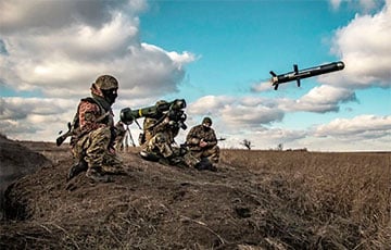 Ракета из Javelin уничтожает московитскую бронемашину: мощное видео