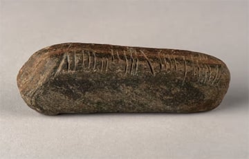 Учитель из Великобритании нашел в камень с надписью на тайном языке