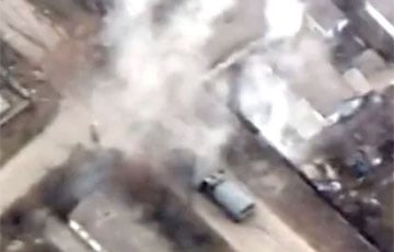 Появилось видео уничтожения колонны РФ под Мариуполем, снятое дроном