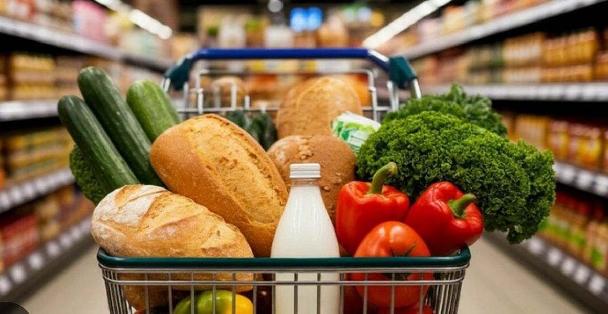 Белстат рассказал, какие продукты подешевели в Беларуси в июле до 36%