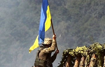 Над еще одним селом Луганщины вывесили украинский флаг