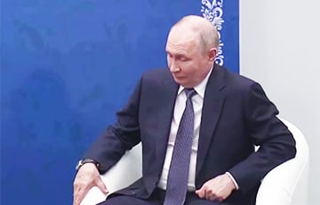 «Путин сидит набычившись, покраснев, насупленный»