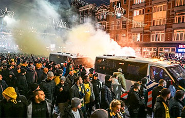 Первые болельщики из Израиля, пережившие нападение в Амстердаме, вернулись домой