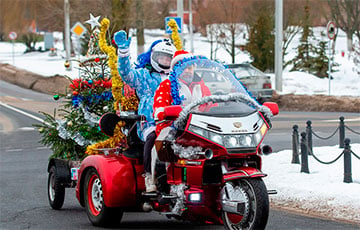 Дед Мороз на трицикле «поднял на уши» беларусскую глубинку