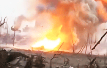 У московитского танка Т-72 сорвало башню после детонации боекомплекта