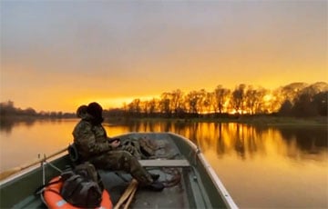 Войска территориальной обороны Польши на лодках патрулируют Буг