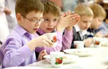 КГК: Детям в школьной столовой не докладывают мясо
