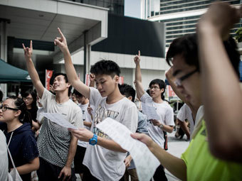 Студенты в Гонконге устроили голодовку против занятий по китайскому патриотизму
