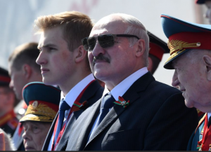 Лукашенко улетел в Минск не сразу после парада