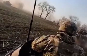 Украинские танки наступают на позиции оккупантов: видеофакт