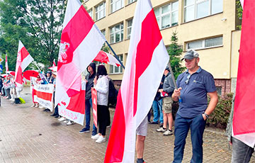 Беларусы Белостока выстроились в огромную цепь солидарности с политзаключенными