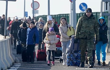 Сколько украинских беженцев трудоустроились в Польше