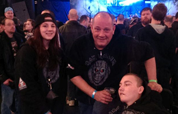 История: Отец-одиночка организовал хэви-метал фестиваль для своего сына