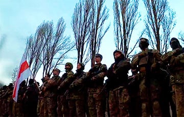 Беларусы их батальона Кастуся Калиновского захватили трофеи у бежавших из Ирпеня оккупантов