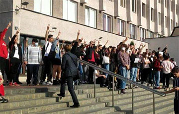 Часть родителей студентов-платников из БГУИР бойкотирует оплату за учебу