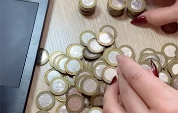 Беларуска год собирала монеты по два рубля и стала звездой TikTok